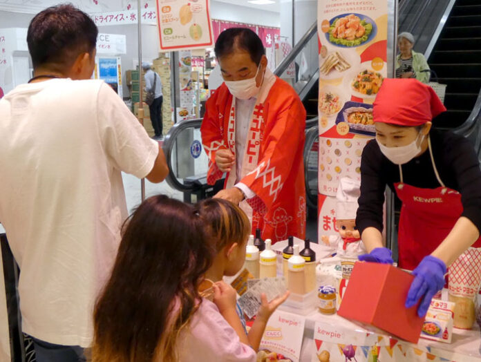 店頭での推奨販売の様子