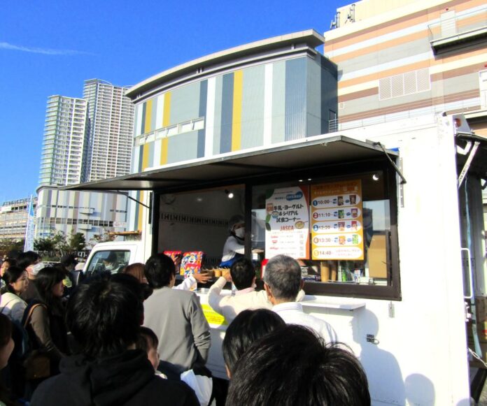 1時間ごとに試食用商品を差し換えるなどして各社の商品を公平にアピール