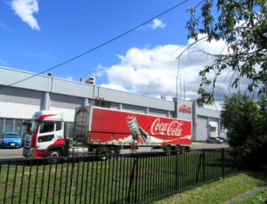 本社と隣接する札幌工場 本社と隣接する札幌工場