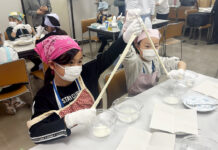 明治 “できたて体験”で酪農伝える 世田谷区と連携し食育授業 チーズ作り体験の様子