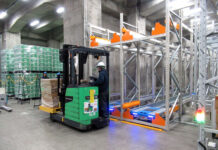 苛酷な庫内作業を省力化 ニチレイロジグループが新R&Dセンターで低温物流の最先端を検証 冷凍庫内の作業負担を軽減