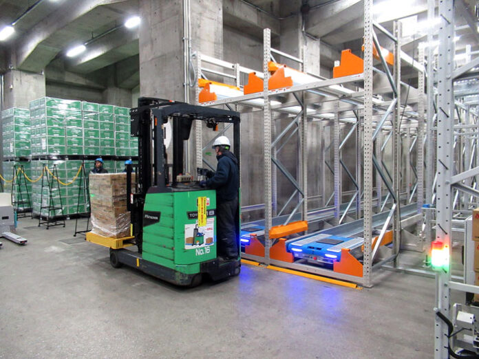 冷凍庫内の作業負担を軽減