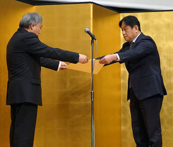 表彰状が授与された