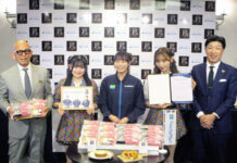 ファミマがHKT48とコラボ 九州応援プロジェクト展開へ 細見研介社長㊧とHKT48メンバーら