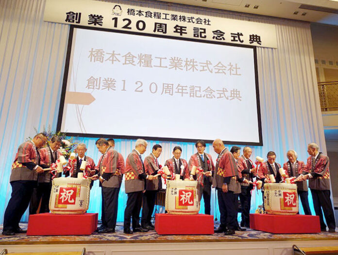 鏡開きが行われた