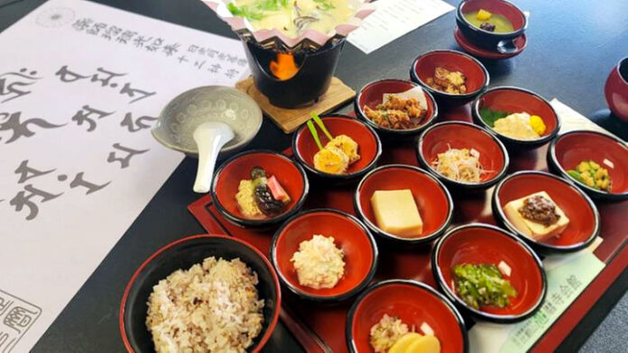 精進料理の小鉢として提供された