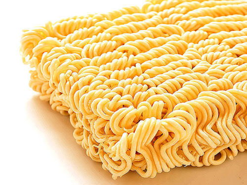 即席麺業界重大ニュース 総需要、初の60億食突破へ