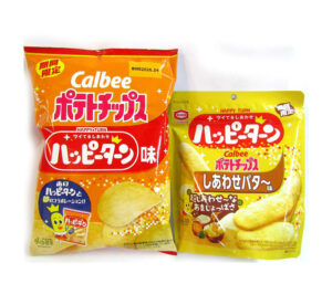 カルビーの「ポテトチップス ハッピーターン味」㊧と亀田製菓の「ハッピーターン しあわせバタ～味」