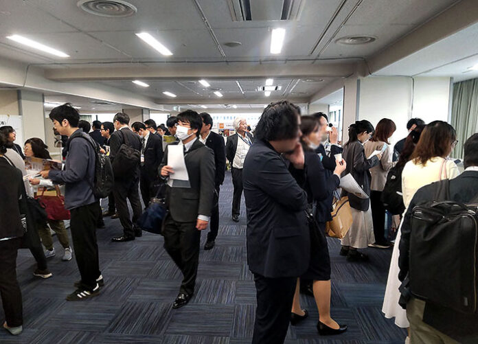 最新情報を求めて流通各社が来場