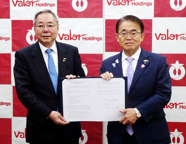 田代正美会長㊧と大村秀章知事