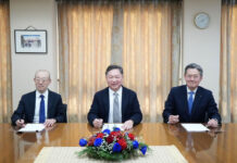 国分グループ シンガポールの低温事業拡大へ 商船三井が資本参画 調印式で(左から)商船三井専務執行役員田村城太郎氏、CCPL創業者兼グループマネージングディレクター Andrew Kwan氏、国分グループ本社代表取締役社長執行役員 國分晃氏)