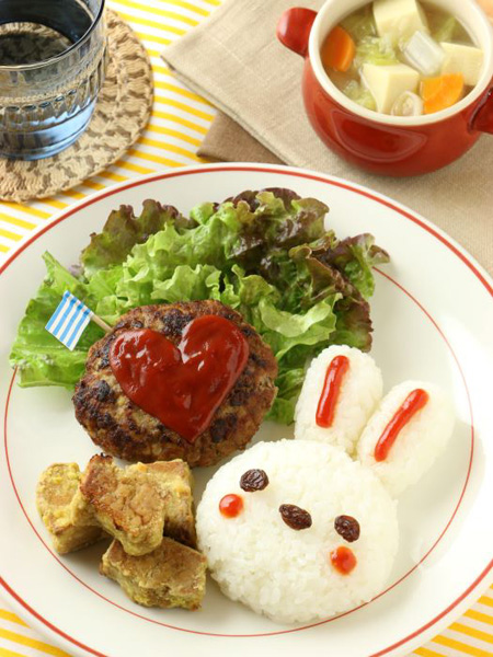 つなぎに高野豆腐を使ったハンバーグも