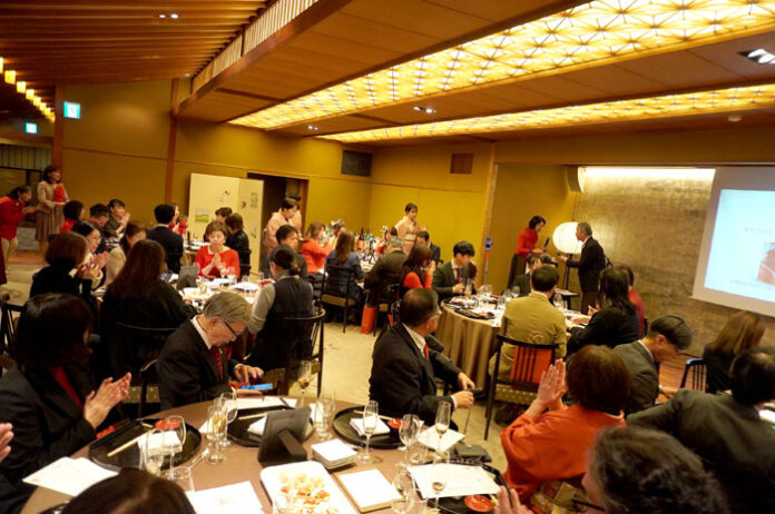 夕食会では和洋コラボメニューを堪能