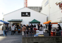 秋田屋 直営店で初のマルシェ 近隣飲食店も参加“食と酒”提案 参加店の常連やファンで賑わう会場