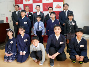 小学生の考えたメニューをスーパーが商品化