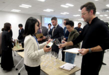 世界トップソムリエが日本酒語る 「チーズ・デザートとのペアリングに勝機」 5氏が来日して蔵元と交流