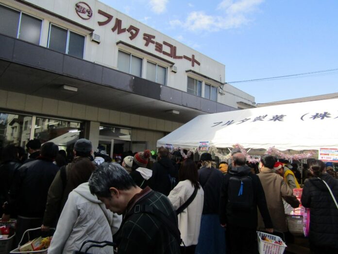 盛況の東京支店（東京都杉並区）の会場