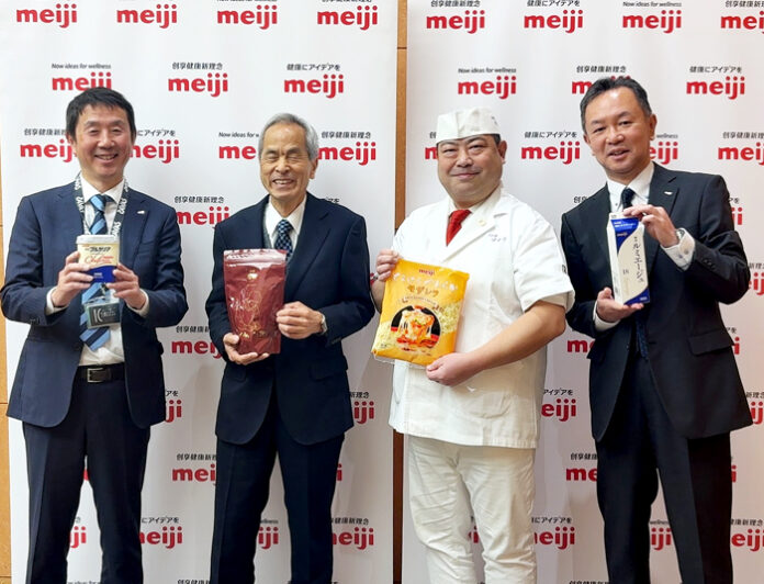 (左から)道家民樹本部長、根岸晴夫元中部大学教授、日本橋ゆかり三代目・野永喜三夫氏、内田直樹部長