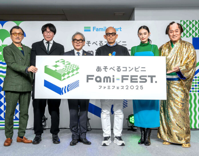 細見研介社長(中央右)、足立光氏(中央左)