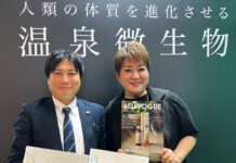 GMAKe、ミリアグループ 健康飲料受託業界に新風 3社による強いシナジー発揮 GMAKe盛山さん(右)とミリアグループ工藤さん