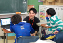 明星食品 カップ麺のデザイン考える出張授業 地元小学校で 明星食品 カップ麺のデザイン考える出張授業 地元小学校で