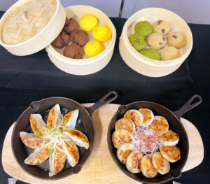 「ふわぷっち蒸しパン」(上)と「使いたい分だけ！焼き目付餃子19」(左下)、「同 にら饅頭25」(右下)