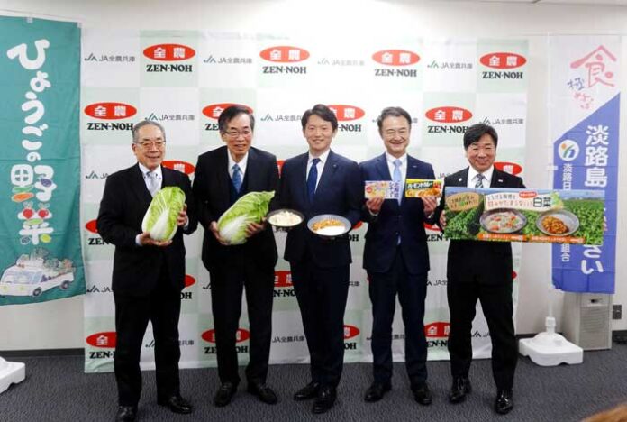 齋藤元彦知事（中央）と鈴木勝也支店長（右から2人目）ら