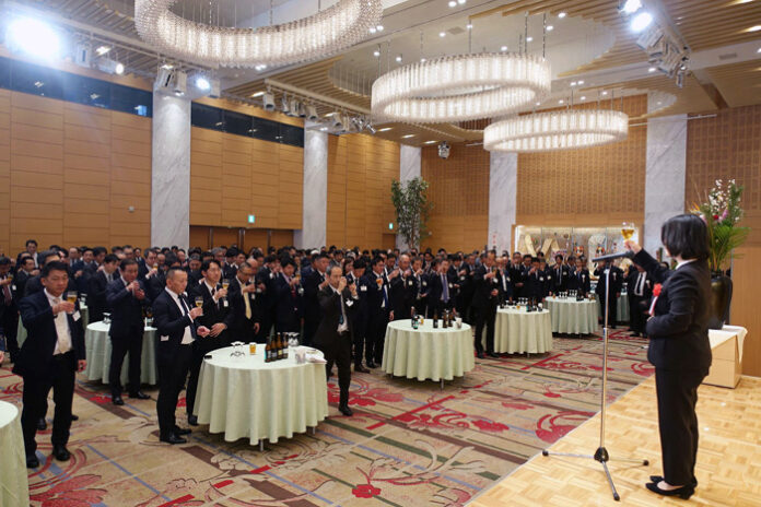 関西食品界の発展を願い乾杯！