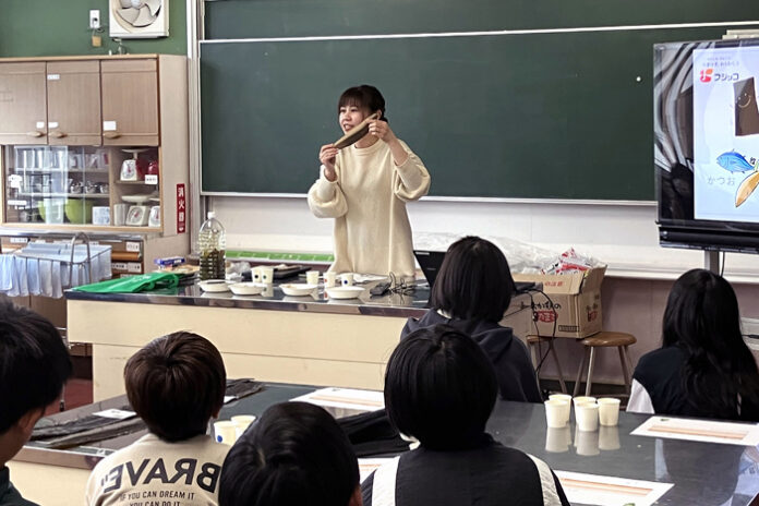 「おだしの学校」 だしの旨味を児童ら体感 日本アクセスが食育授業