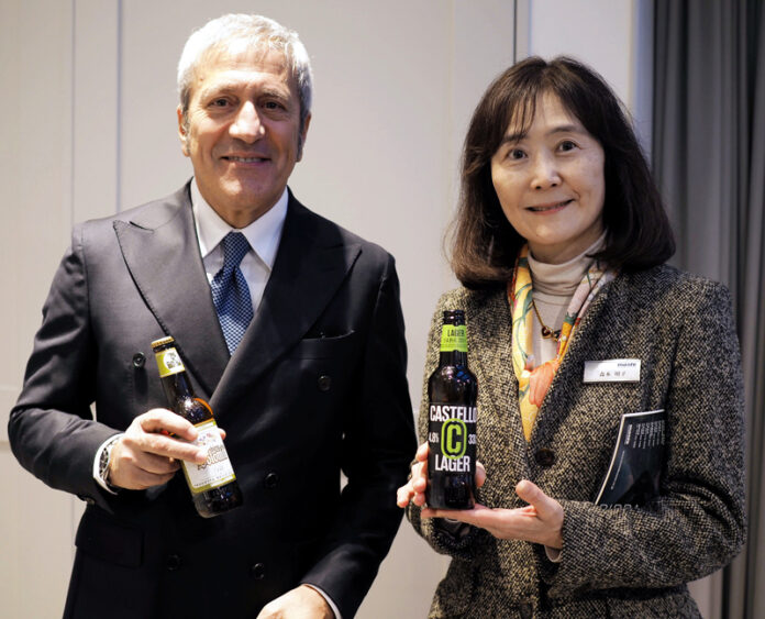 ビッラ・カステッロ社のジュセッペ営業部長㊧とモンテ物産の森本明子社長