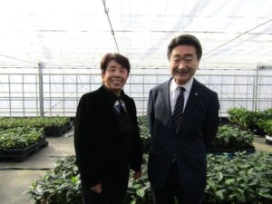 澤井幹雄社長（右）と澤井由美子さん