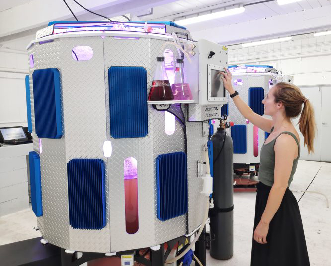 養殖の根源である微細藻類を培養する装置