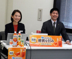 方針を発表する畑迫亜季主任左と今井康平主任 方針を発表する畑迫亜季主任(左)と今井康平主任)。