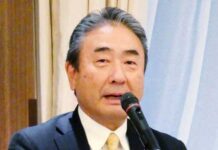 コーヒー 生豆高騰の苦境下でこそ価値伝達の輪を 全日本コーヒー商工組合連合会が協力呼びかけ あいさつする鈴木修平代表理事会長