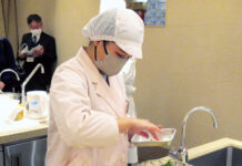 簡便・おいしいレシピ集結 インスタントラーメンオリジナル料理コンテスト 最優秀賞「冷や汁風 宮崎辛麺」 最優秀賞の冨樫さん