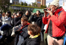 大阪海苔組合 天満宮で節分チャリティ 巻寿司を「千人いっせい丸かぶり」