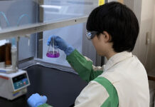 日清オイリオグループ オリーブオイル理化学分析ラボ type A認証を3年連続で取得 理化学分析の様子