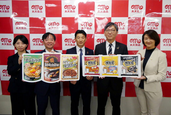 2月6日の発表会で池田知功取締役㊥ら