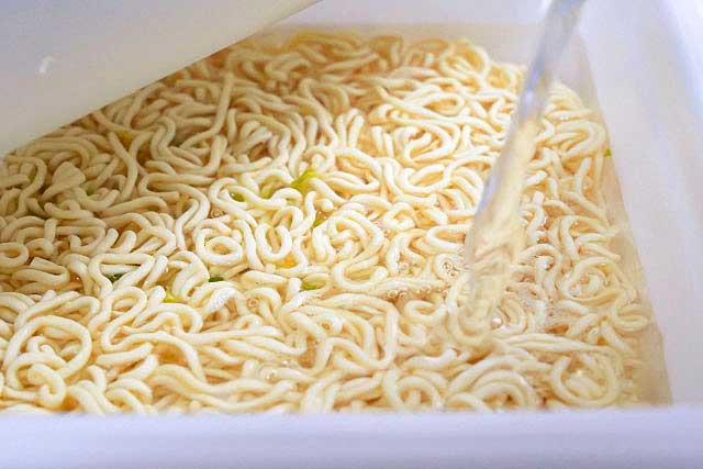 即席麺市場 焼そば・油そばが活況 汁なし袋麺2ケタ増