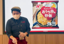 ニチレイフーズ「おうち炒め炒飯」発売へ 家庭でひと手間、本格仕上げ 「おうち炒め炒飯」の実演