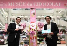 ヨーカ堂のバレンタイン売場に脚光 1店舗あたりの売上高が右肩上がり 各店舗で異なる品揃えや生活者の声取り入れた選定が奏功 今年のコンセプトはチョコレートの美術館「ミュゼ・デュ・ショコラ」。左から荒幡淳グロサリー部銘店・食品ギフト担当マーチャンダイザ―、銘店・ギフト部統括の岩田邦彦マネジャー