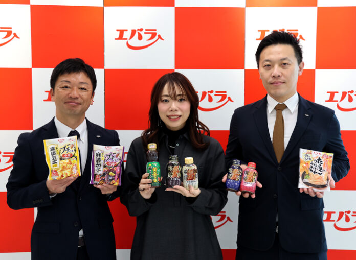 左から石井敦史課長、舛田恵理子課長、山田俊輔課長