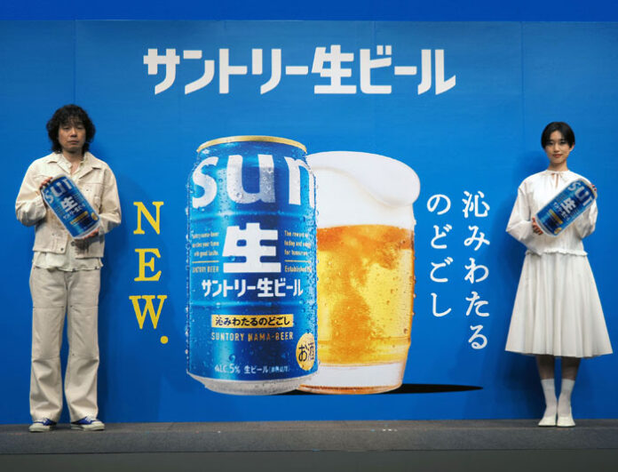 新CM発表会で斉藤和義さん㊧と河合優実さん