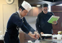 「焼そば士」が誕生 拡大する市場に取組み強化 オタフクソース 「焼そば士」の実技試験