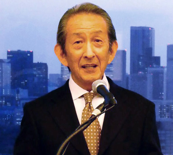 あいさつする森田晃生理事長