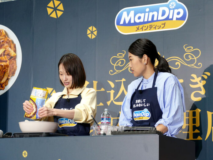 長谷川あかりさん（左）と横澤夏子さん