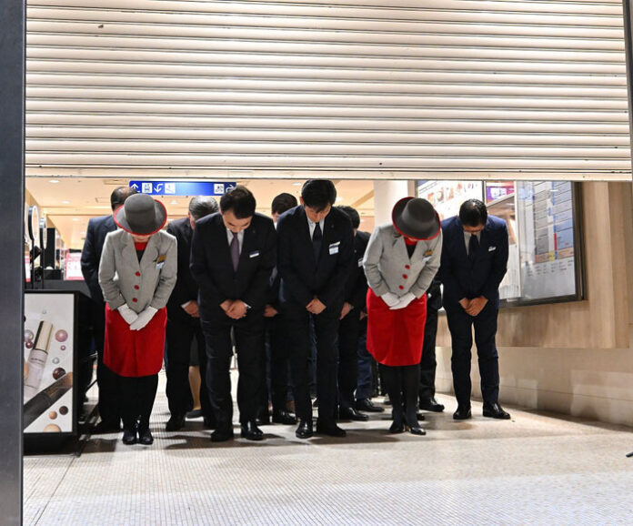 別れを惜しむファンの声が響いた