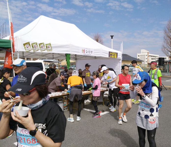 カネス製麺 姫路城マラソンに協賛 にゅうめん1800人に振る舞う