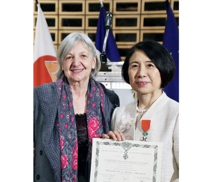ベアトリス・ル・フラペール・デュ・エレン次期駐日フランス大使㊧とサントリー食品の小野真紀子社長