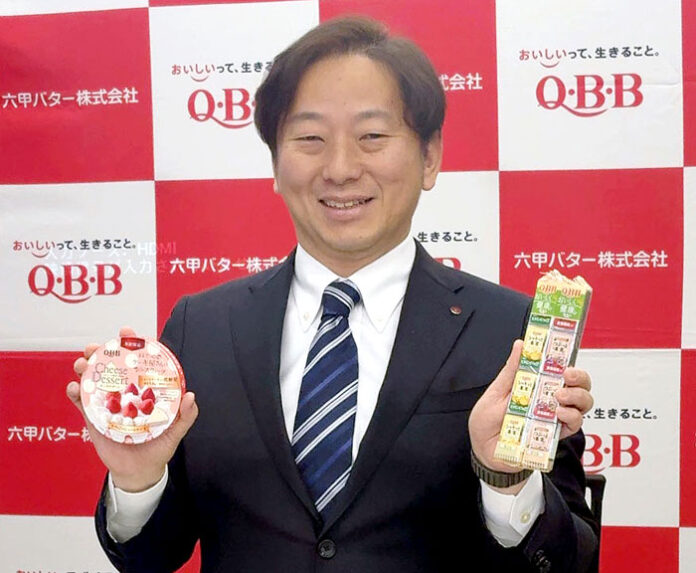 新商品をアピールする塚本浩康社長